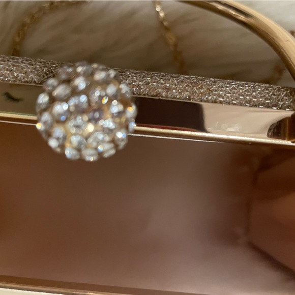 Gold Evening  Bag. Detachable chain strap. - Picture 2 of 5